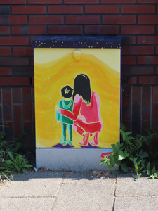 912708 Afbeelding van één van de vier elektriciteitskastjes, in 2024 door Swaen Harmsen beschilderd met afbeeldingen ...